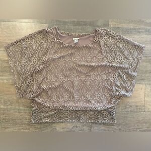 Brittany Black women’s size 3X tan lace detail batwing short sleeve blouse